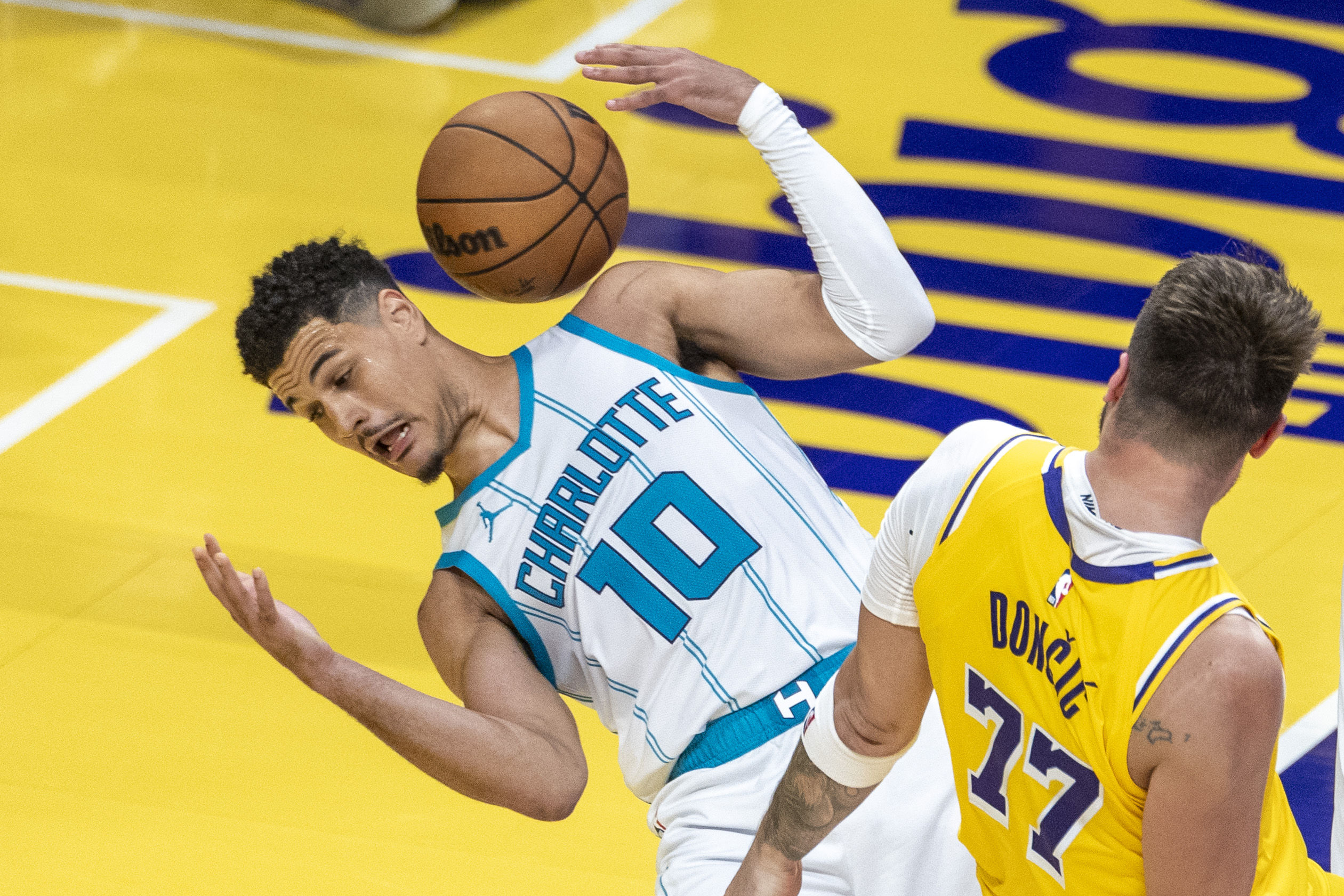 爱游戏体育app-德约科维奇在篮网比赛中大比分领先夏洛特黄蜂回应争议备战社区盾,杜兰特在德国队比赛中问鼎冠军直接炸裂的简单介绍-爱游戏体育app